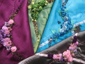 المجموعة الفنية  من الاعمال اليدوية المطرزة بالشرائط