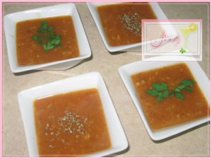 شوربة الطماطم او البندورة من الشوربات الخفيفه وسهلة وسريعة التحضير