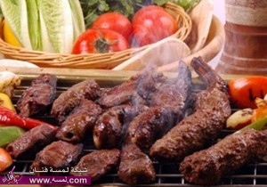 طريقة عمل الكباب مع سلطة إيزمي التركية مقدمه لكم من مطبخ الهوانم بالهنا و الشفا