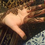 رسم أجمل نقوش الحناء على يديك