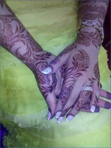 مجموعة من النقوش الجميلة في عدد من الصور