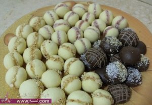 أكلات العيد  كحك وبسكويت وبونبون ومعمول وغريبة