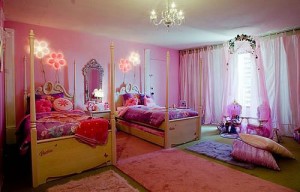 تزيين الحائط مهم جداً في ديكور غرف نوم اطفال بنات