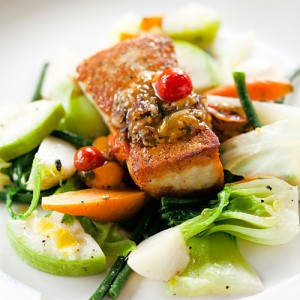 صدور الدجاج المشوية مع صلصة الطماطم التى لا تقاوم