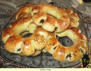 معجنات محشية بالتمر والهيل