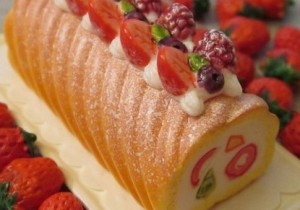 السويسرول عبارة عن حلقات من الحلوى الجاتوه محشوة بالمربى او الشيكولاته