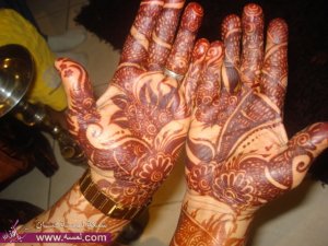 نقوش حنة جديدة لليلة الحنة للعروس وصديقاتها