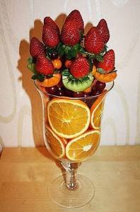 طرق جميلة لتقديم الفواكهة والسلطات