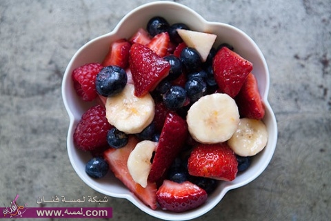 سلطة فواكه بالموز والتوت سلطة فواكه بالموز والتوت