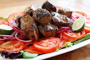 أشهى أطباق المشويات “أسياخ كبد الطرب المشوية على الفحم