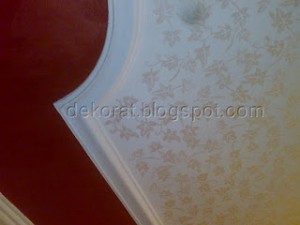 رسم على جدار(حائط) اسود او رسم خطوط حلزونية  واعمال النحت