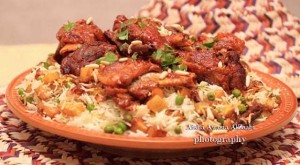 أطباق غداء اليوم مكونة من الطبق الرئيسي وهو لحم الفرن بخلطة الأرز والخضار المشكلة