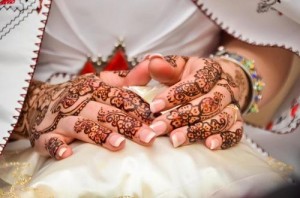 أشكال حنة سودانية 2013 بنقوش مفعمة بالأنوثة وباللونين الأحمر والأسود